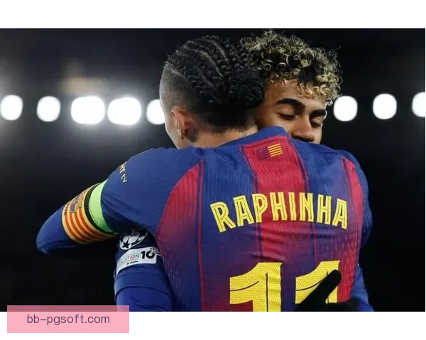 拉菲尼亚精彩任意球直接破门为巴萨带来关键胜利